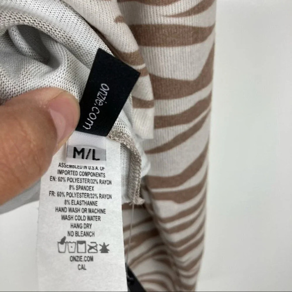 NEW Onzie Camel Zebra Weekend Crop Hoodie Sz M/L - Picture 10 of 10